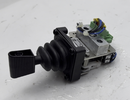 W50 Joystick Control Stick 24V Control Handle 194444 Conveyor Belt Lift Switch para piezas de fresadoras de carreteras