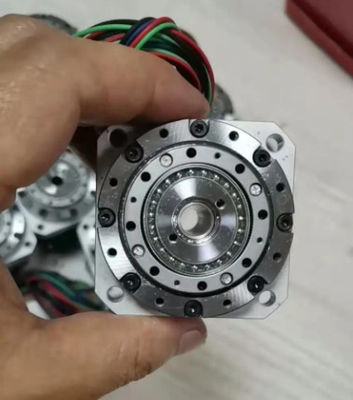 Componentes de robots humanoides con accionador rotativo